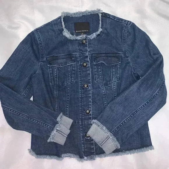 Banana Republic Factory Cropped Crop Frayed Hem Denim Jacket size Small. - Picture 4 of 7